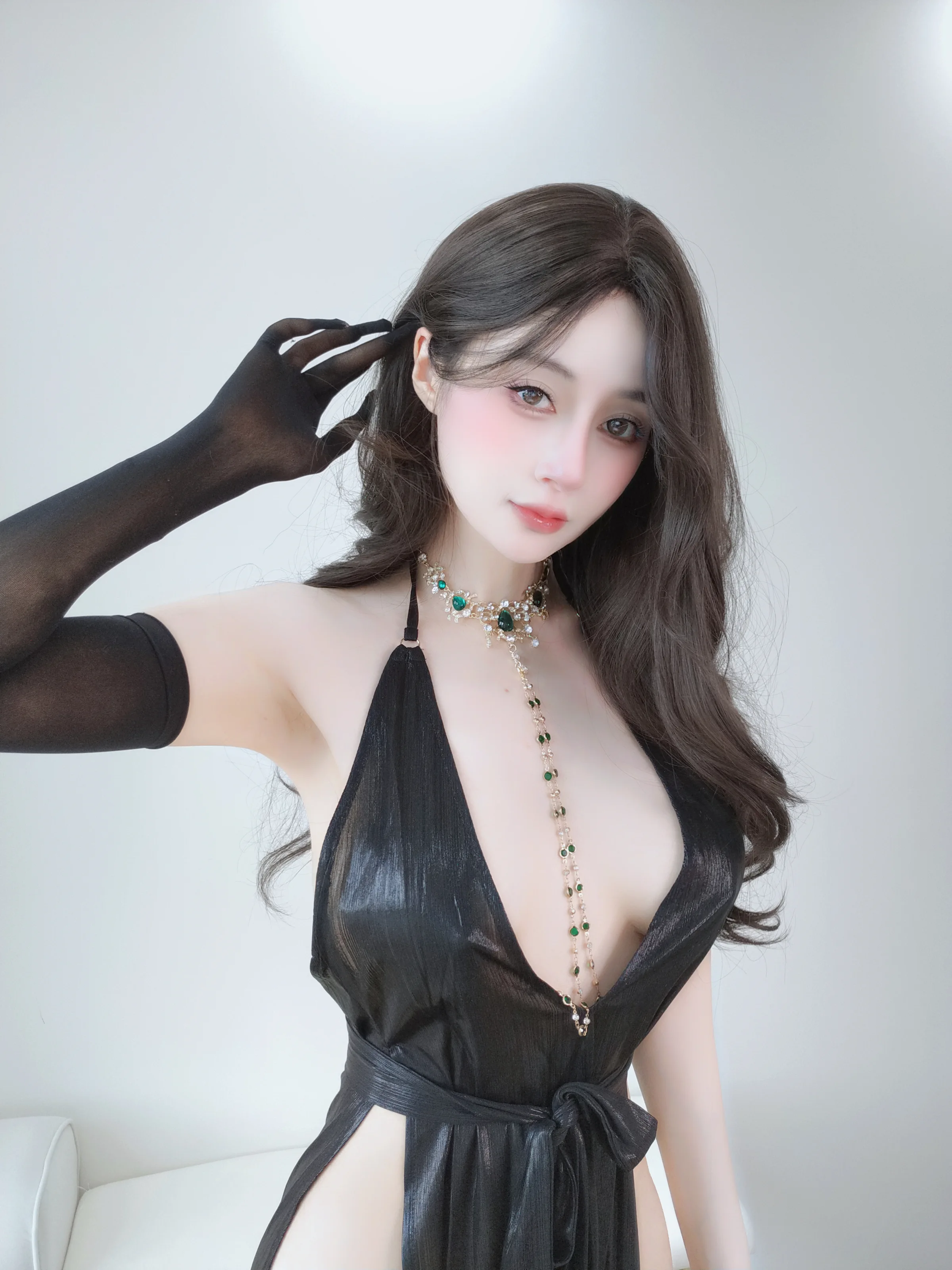 白银81 – 自摄Vol.103 黑丝礼裙 [122P]-COS世界