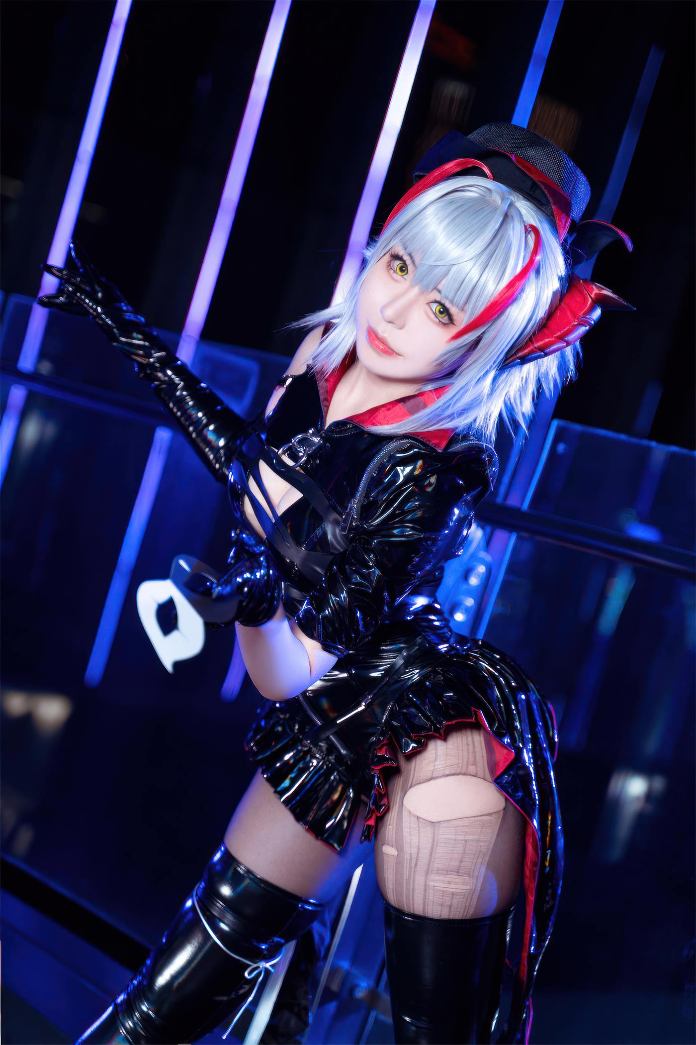 虎森森 – 明日方舟 W 怪盗 23P-COS世界