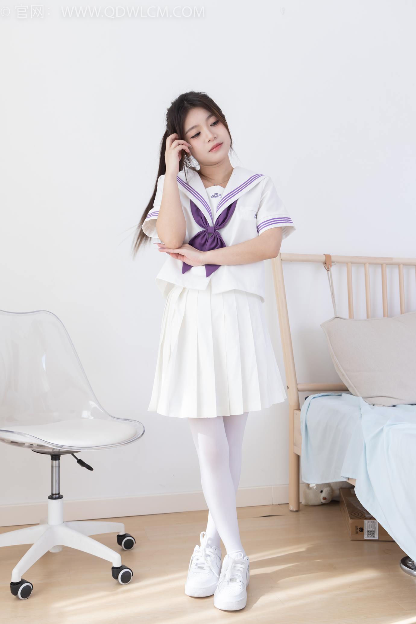 勿恋传媒 NO.2317 闪闪-板鞋、厚白丝、jk至服 102P-COS世界
