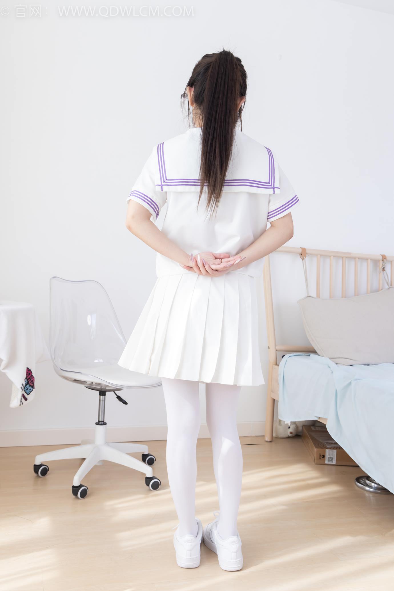 图片[2]-勿恋传媒 NO.2317 闪闪-板鞋、厚白丝、jk至服 102P-COS世界