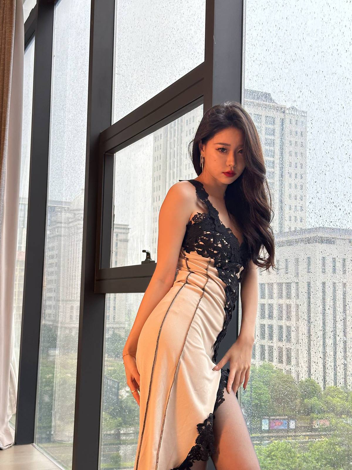 图片[2]-Sia不吃鱼 – 细腰翘臀黑丝 29P-COS世界