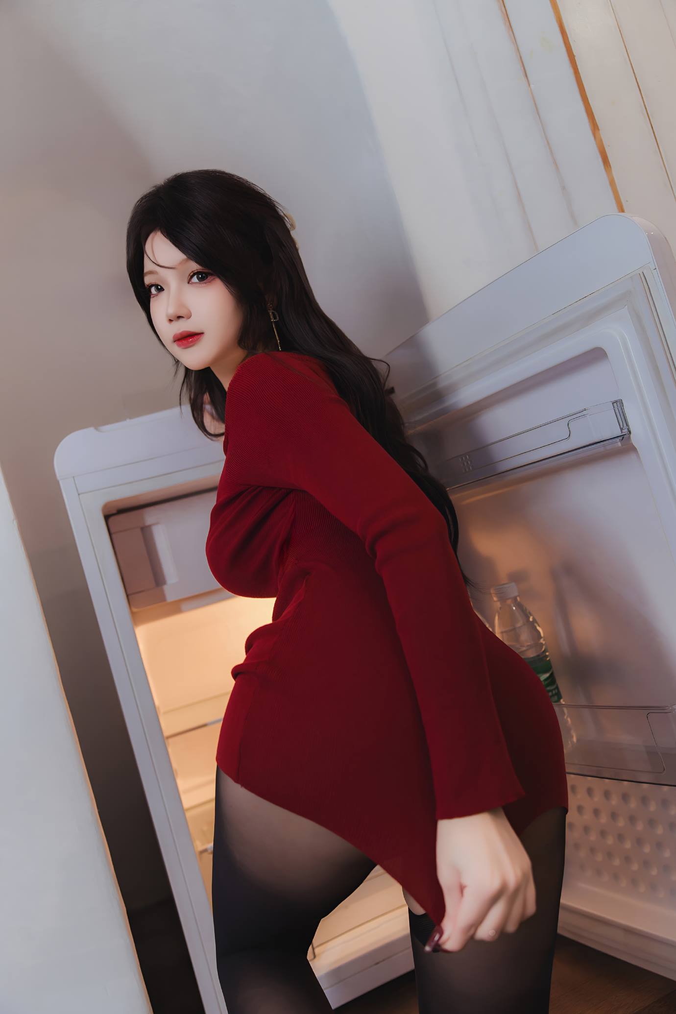图片[2]-雪晴Astra – 红裙黑丝小娇妻 31P-COS世界