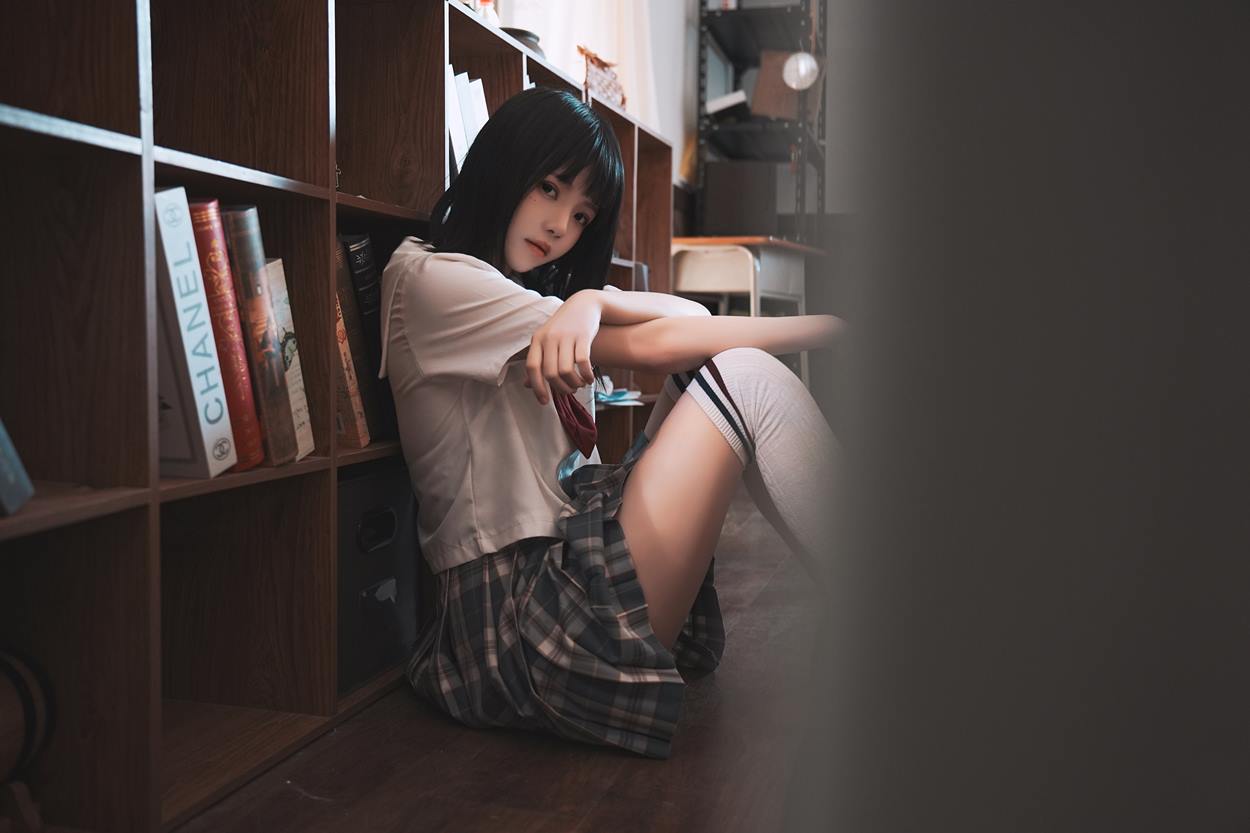 桜桃喵 – 教室死库水 32P-COS世界